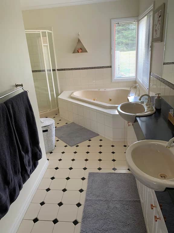 Master Bedroom En suite