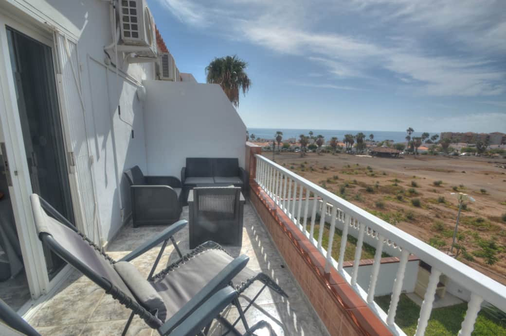 Balcone con sedie reclinabili