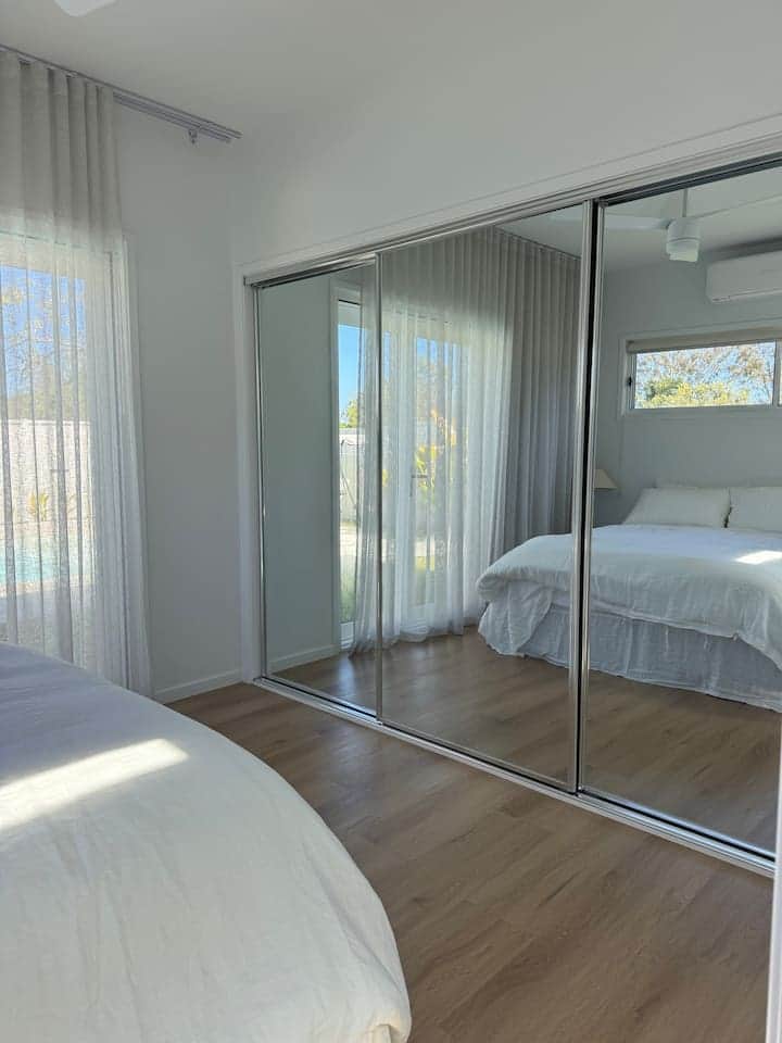 Master Bedroom w/king bed, AC, BIR, alfresco access, privacy lock & ensuite 