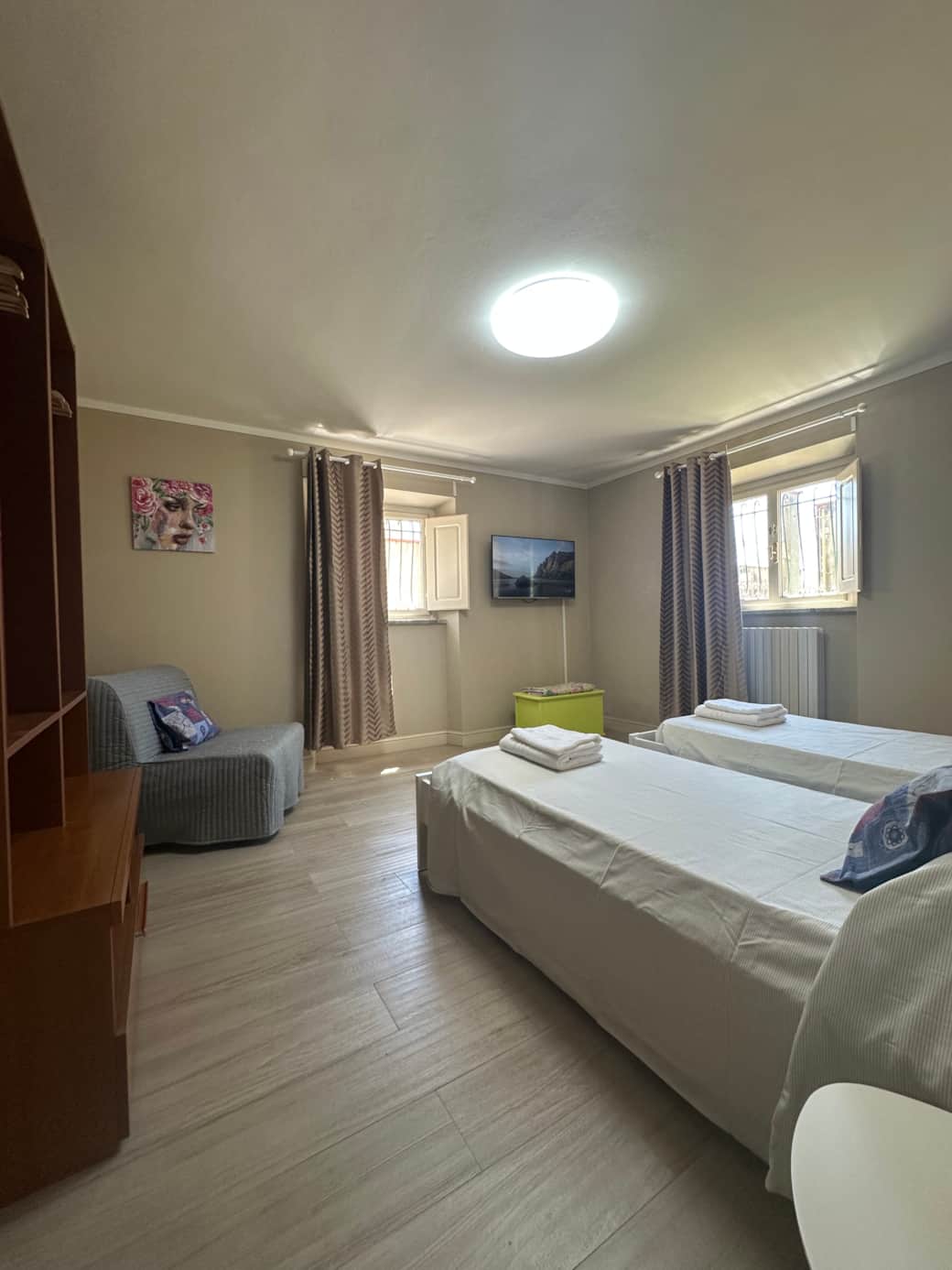 SINGLE BEDROOM SINGLE BEDROOM