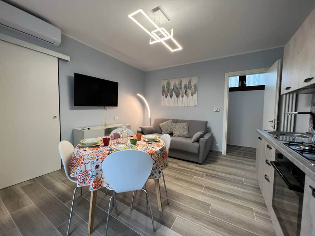 Sala da pranzo con divano letto
