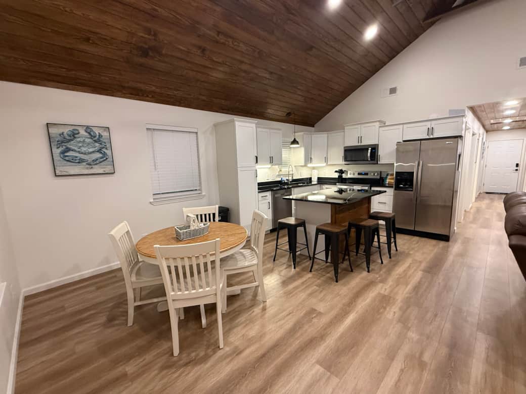 Plenty of space to cook and eat! Plenty of space to cook and eat!