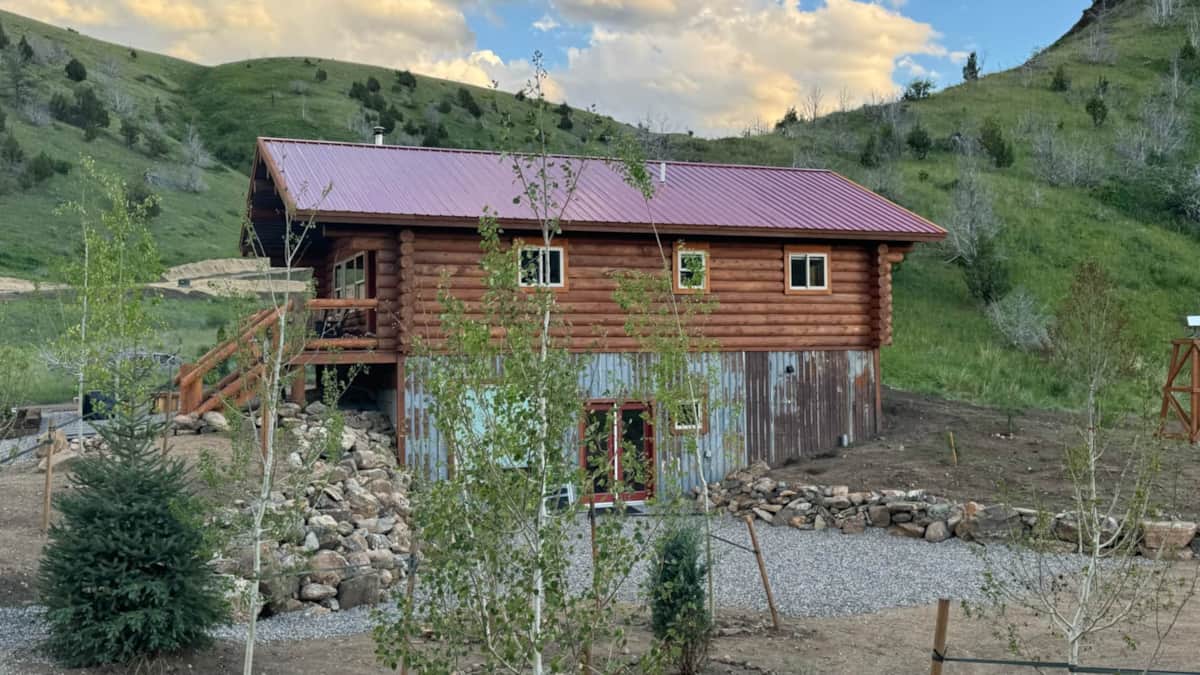 Log Cabin Rentals in Montana
