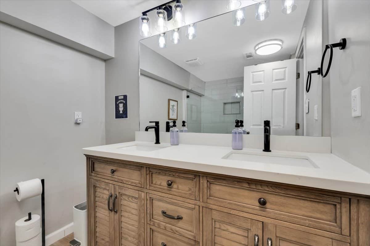 Emory/CDC Modern Luxury Conference House — interior