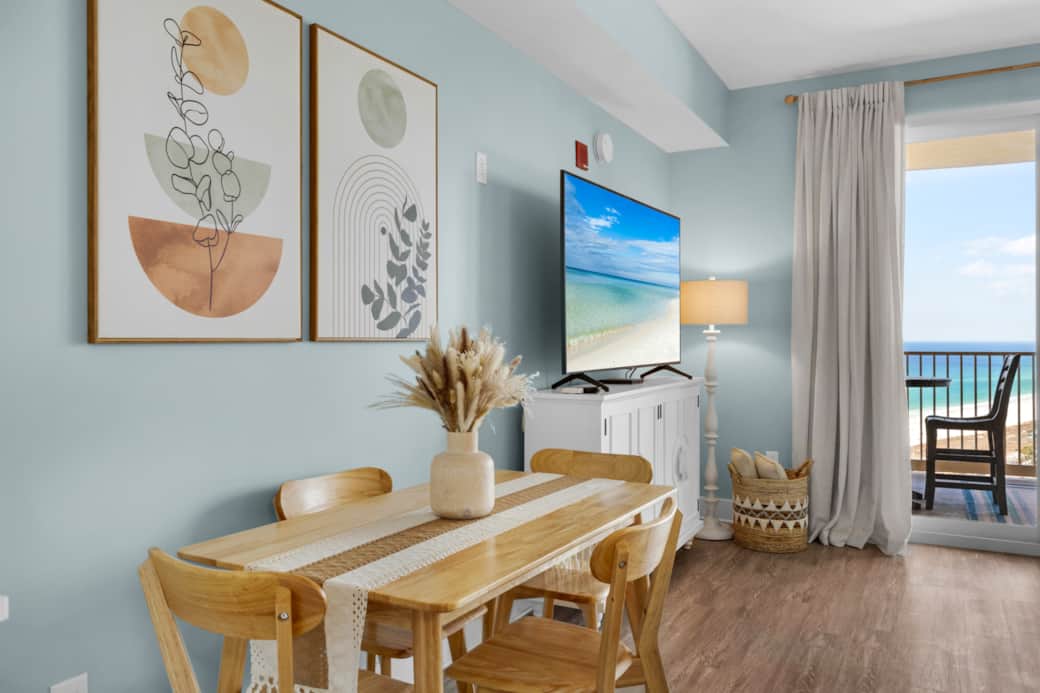 Cute dining nook for four. Cute dining nook for four.