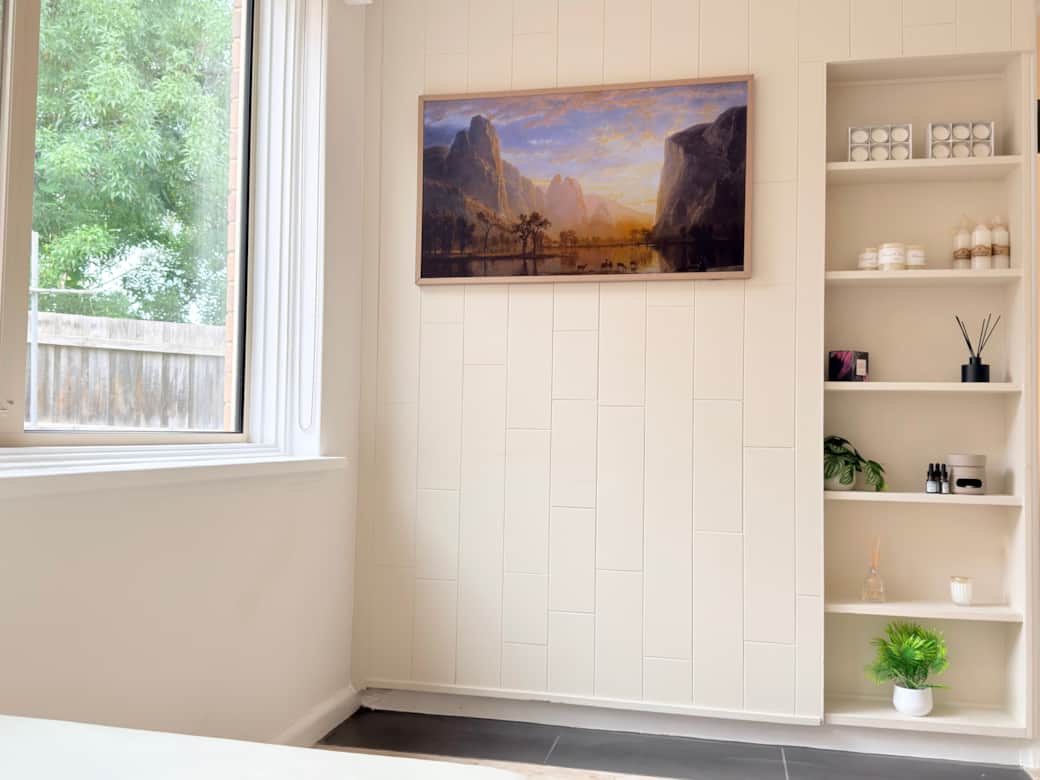 Samsung TV looks like a picture Samsung TV looks like a picture