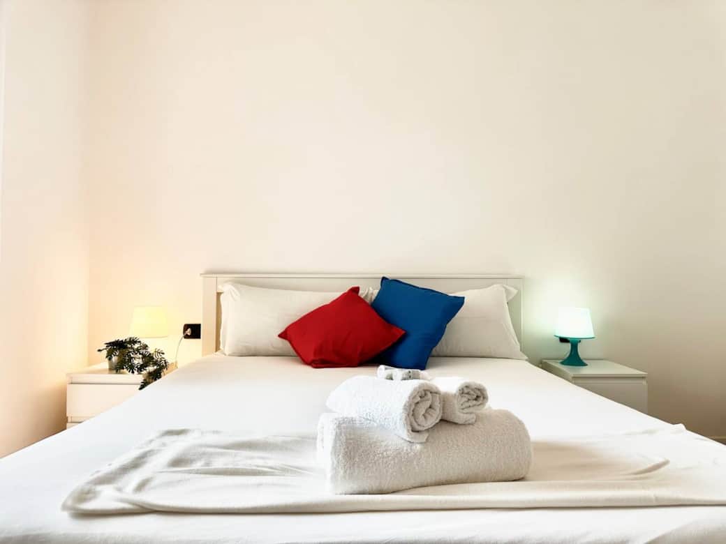 The master bedroom is a comfortable haven featuring a king-size bed (180x200), a spacious wardrobe, and its own air conditioner. 