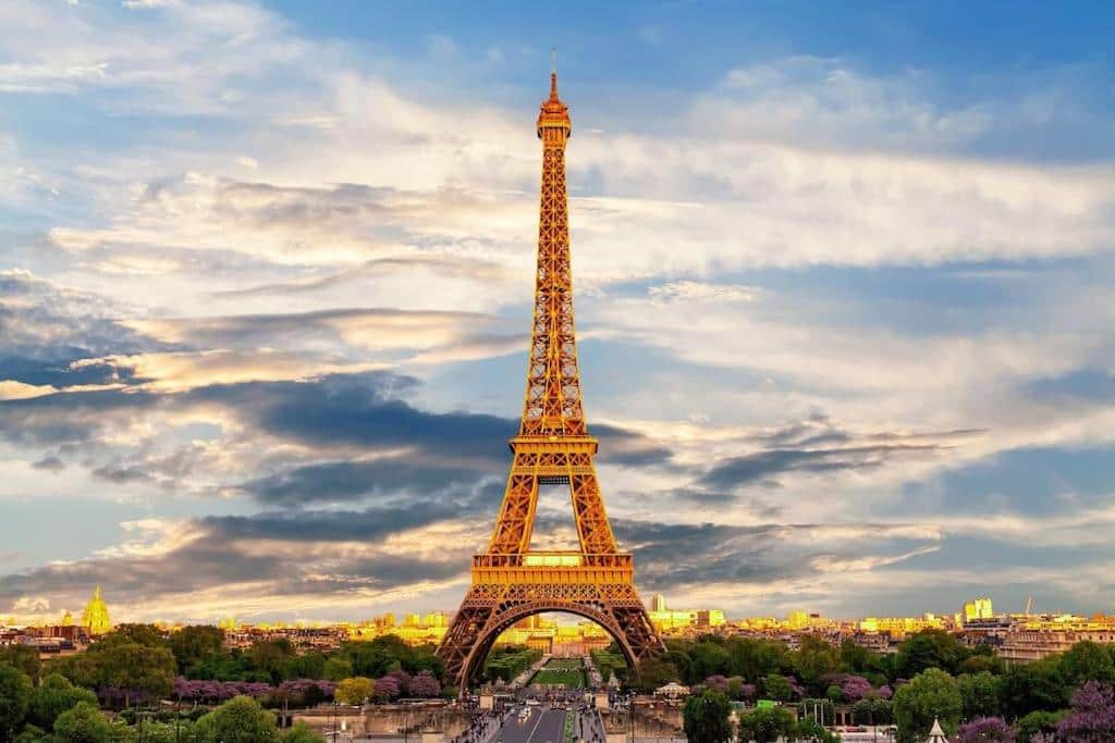 T O U R  EIFFEL
