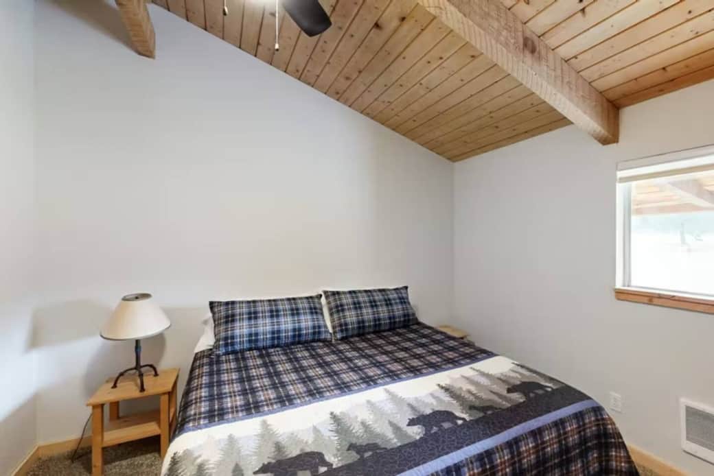 Cabin 1 King Bed Cabin 1 King Bed