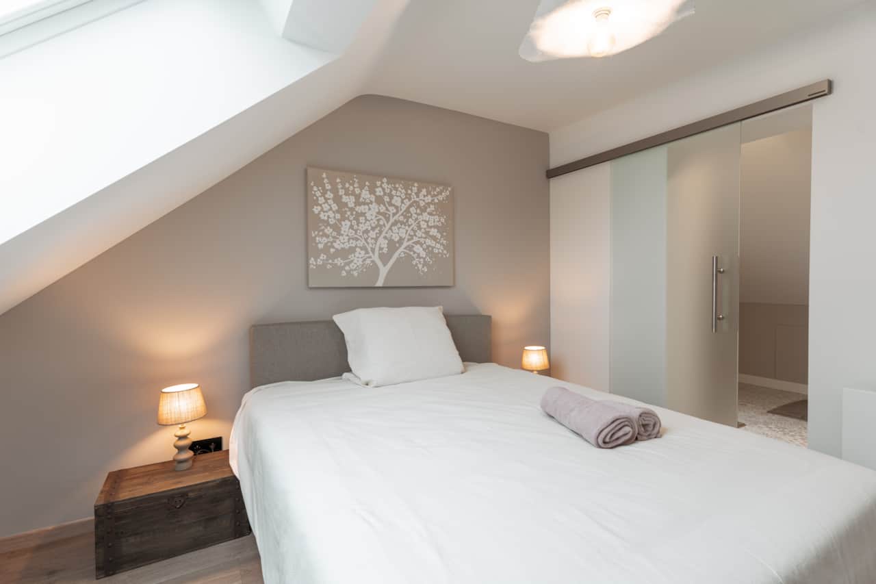 Double bedroom with en-suite bathroom