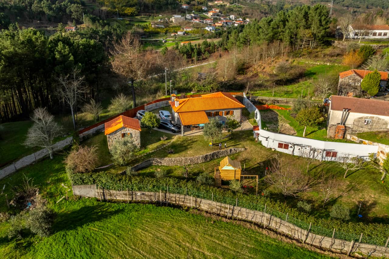 No coração de Baião, uma casa de pedra centenária com alma e história.