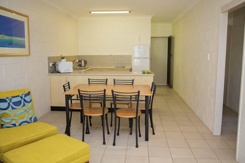 Apollo Jewel - 2 bedroom dining area to kitchen