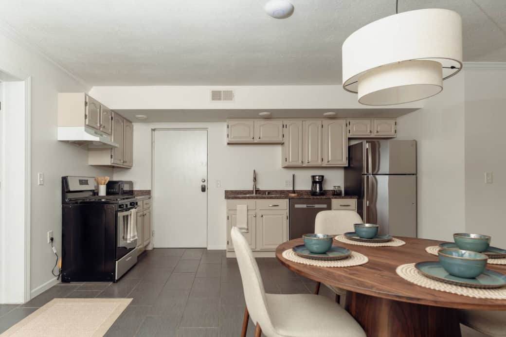 Full Kitchen Full Kitchen