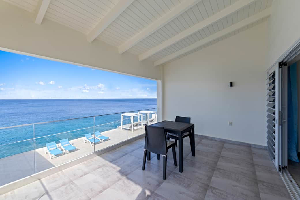 Lagunbay Breeze  Balcony
