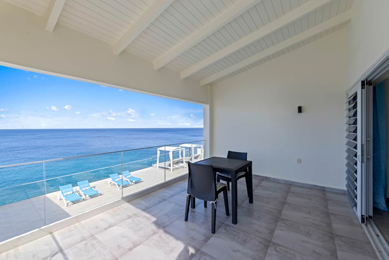 Lagunbay Breeze  Balcony