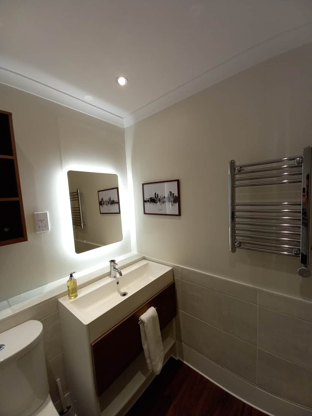 Master bedroom Ensuite (2)