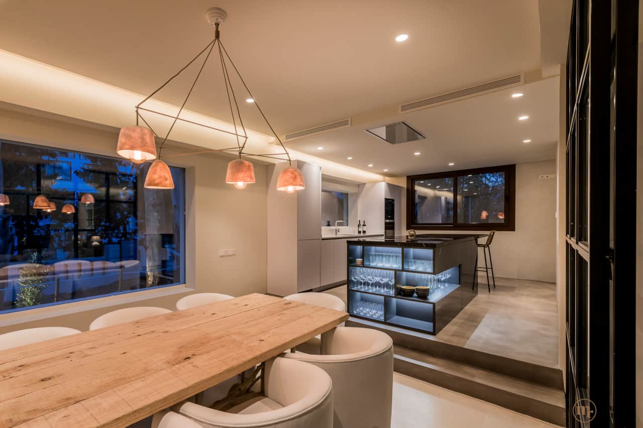 Fully equipped kitchen with dining area.