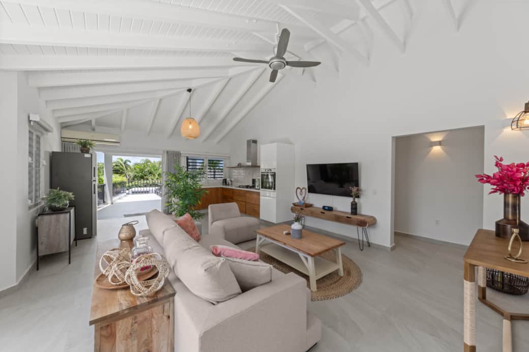 Nice bright living room Nice bright living room