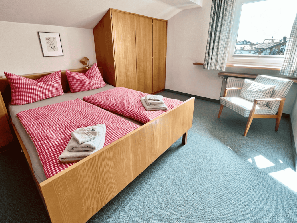 1. Bedroom with a double bed (1.60 x 2.00m)