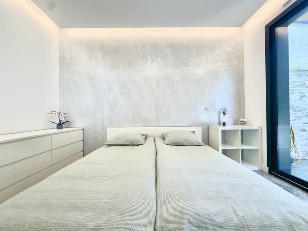 Room 1