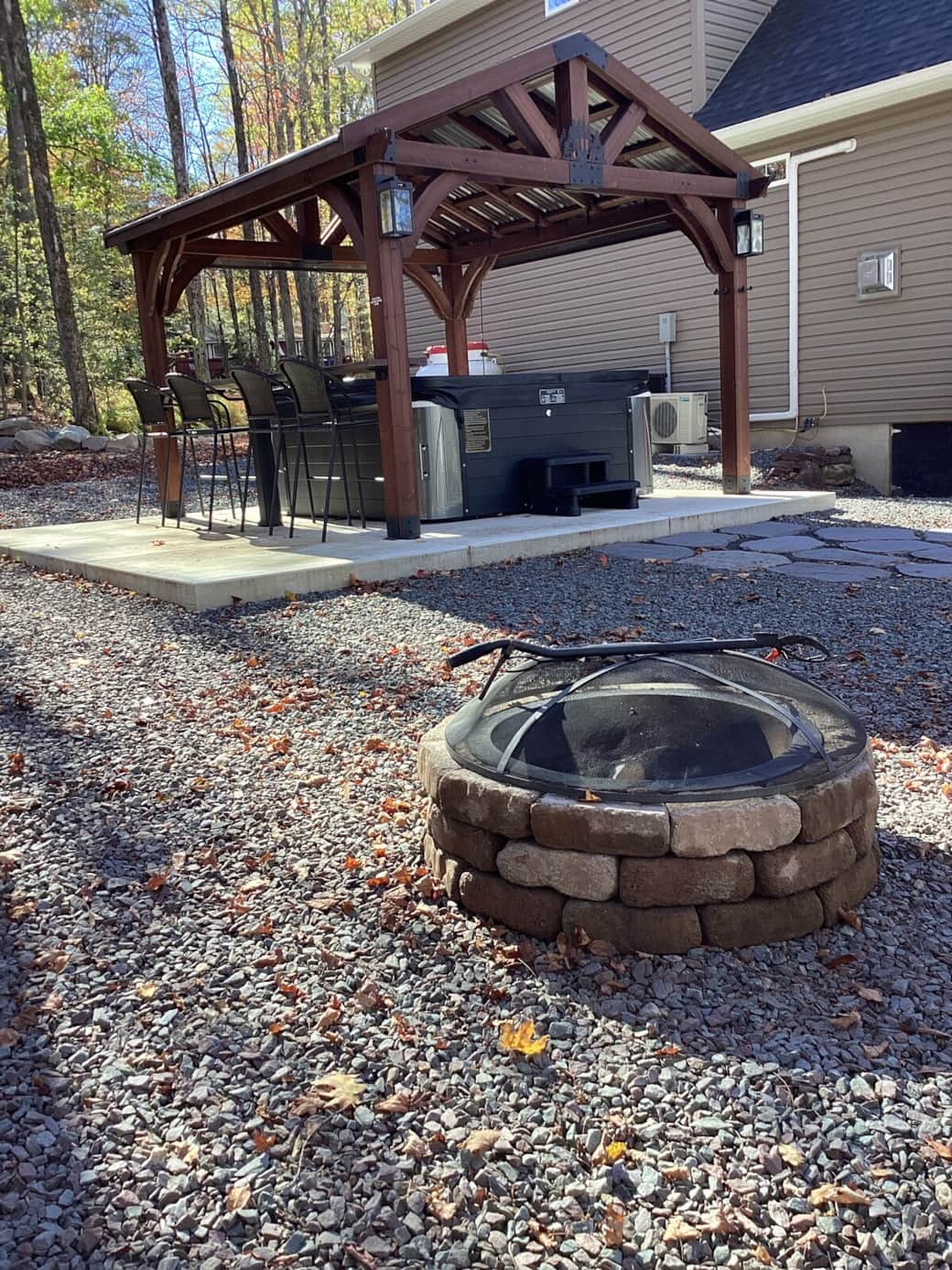 7hot tub with bar area
