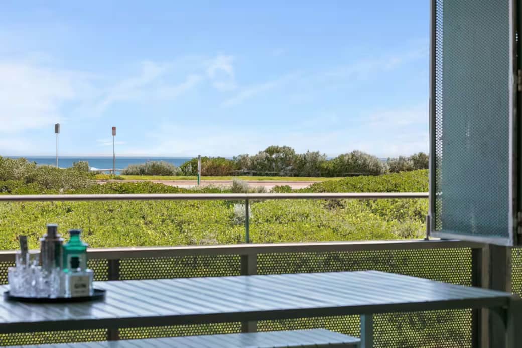 Views of the Indian Ocean Views of the Indian Ocean