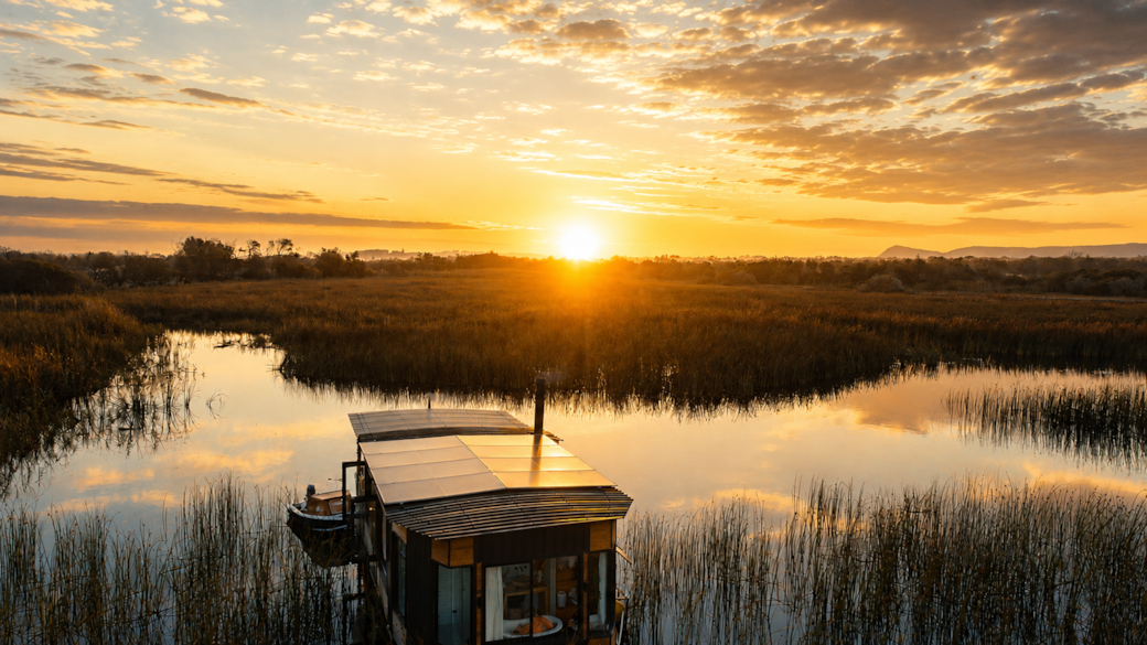 Floating Cabin Floating Cabin