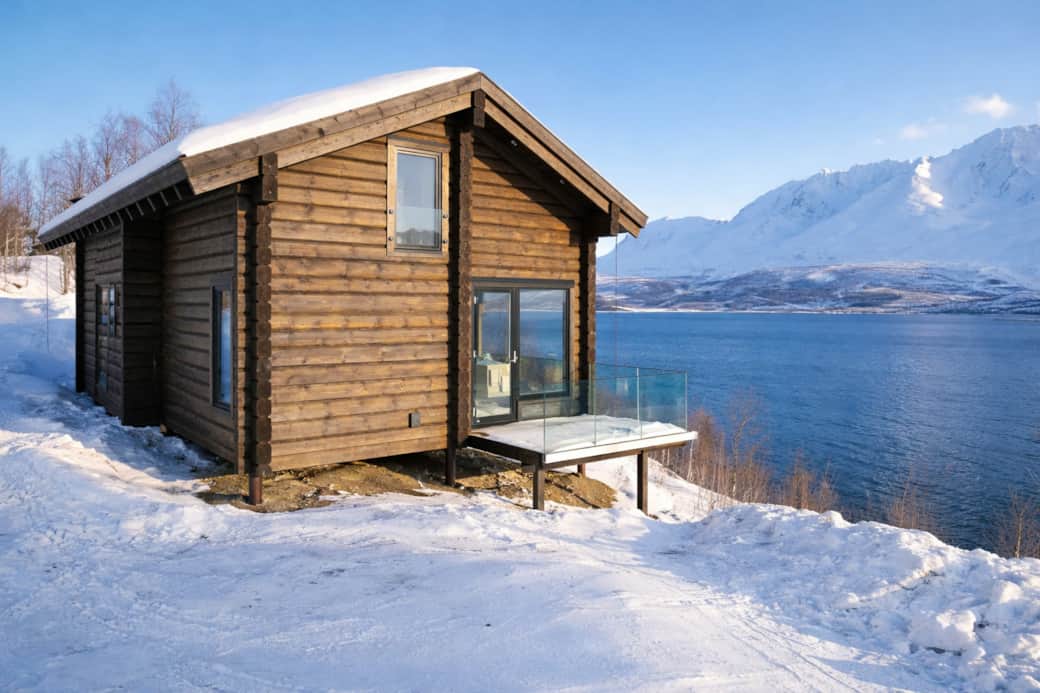 Holiday home Nordlys in snowy landscape – fjord view near Tromsø