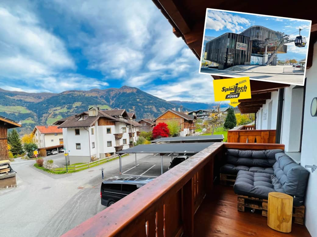 Balkon mit Bergbahn in Sichtweite