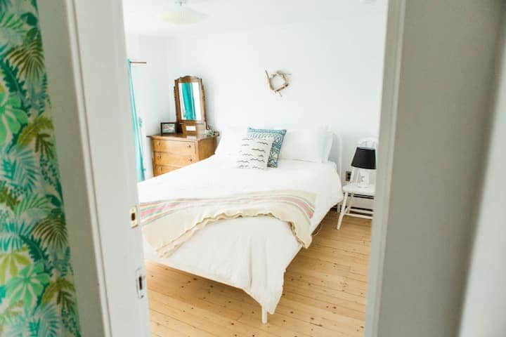 Dandelion Room