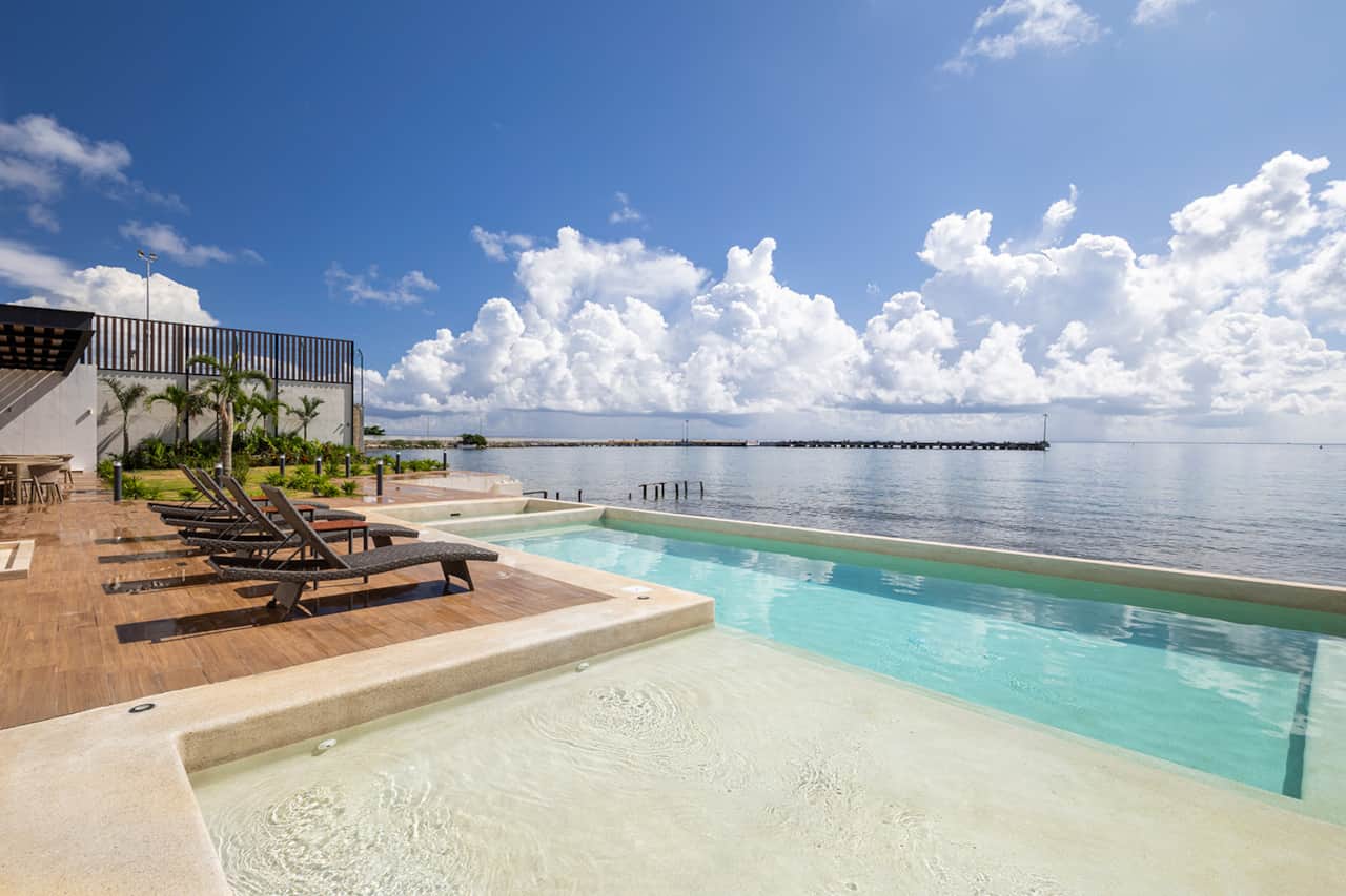 Pool Sun loungers