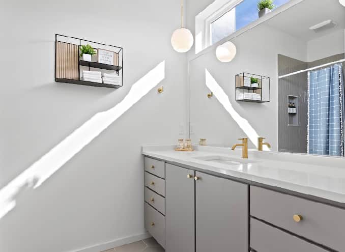Full bathroom connected Bedroom 1