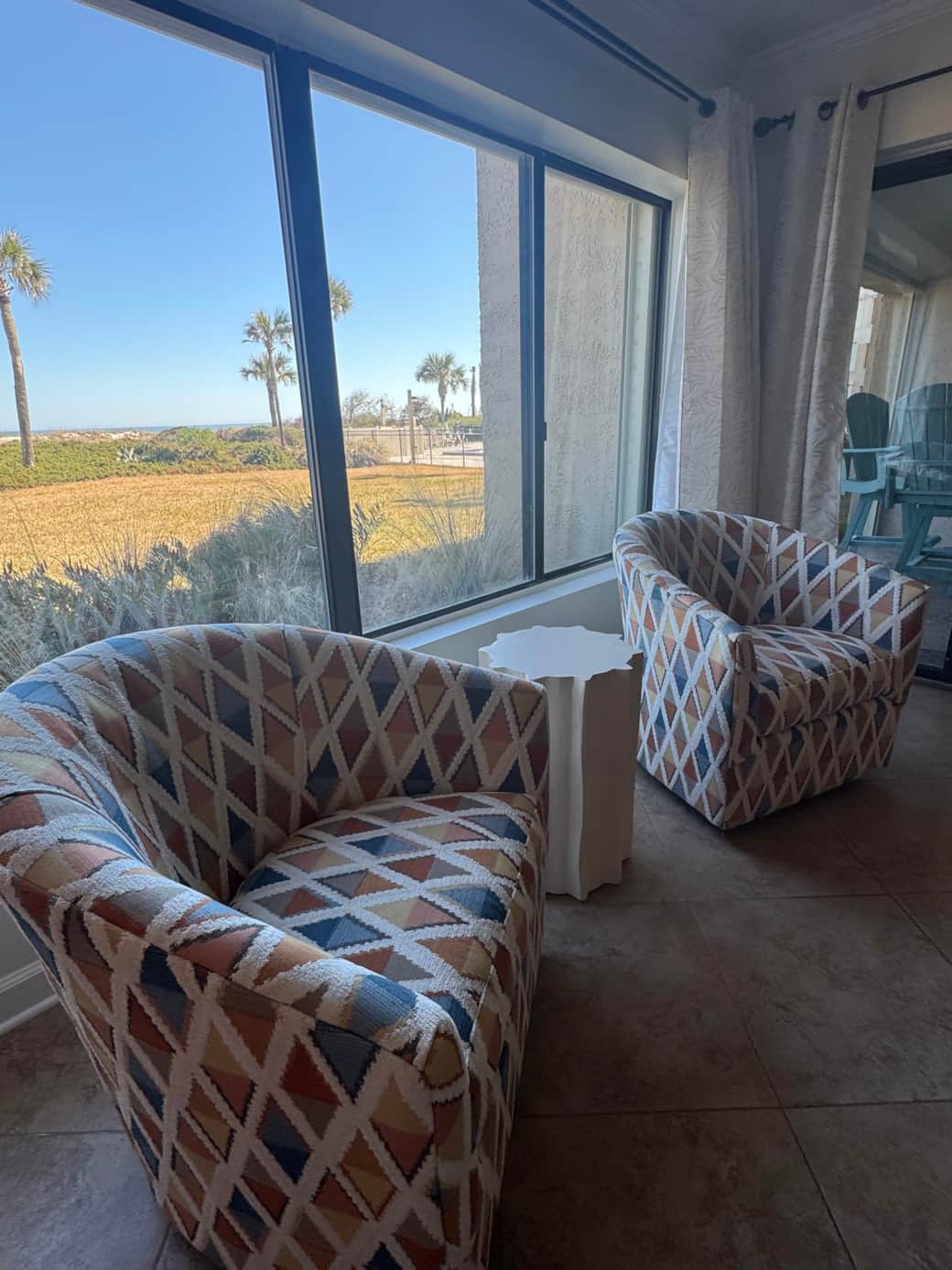 ~Drink your morning coffee by the window looking out to the ocean~