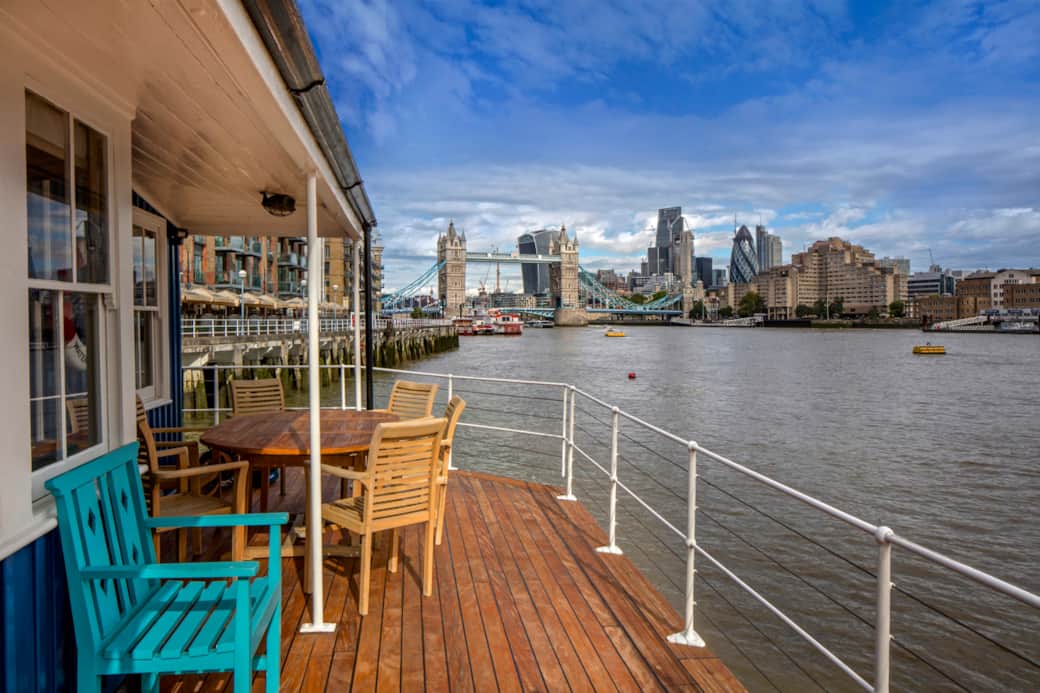 The Harpy external dining table & deck view
