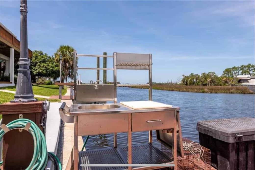 Fish cleaning station