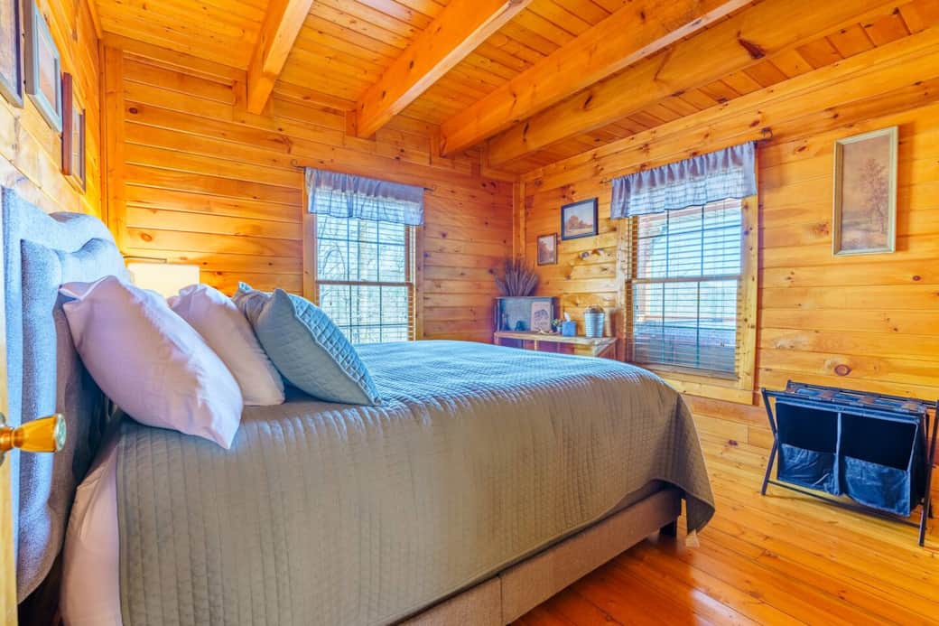 Relax and enjoy a great nights sleep on our King Bed with an view of the hot tub and valley views.