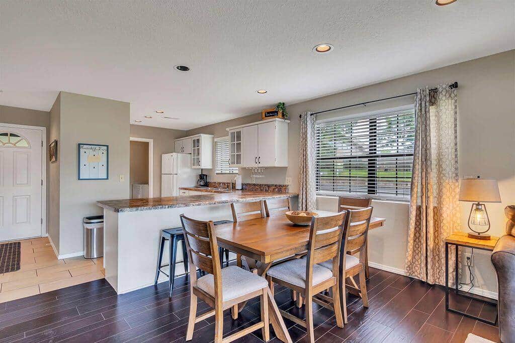 Dinning Room with seating for 6