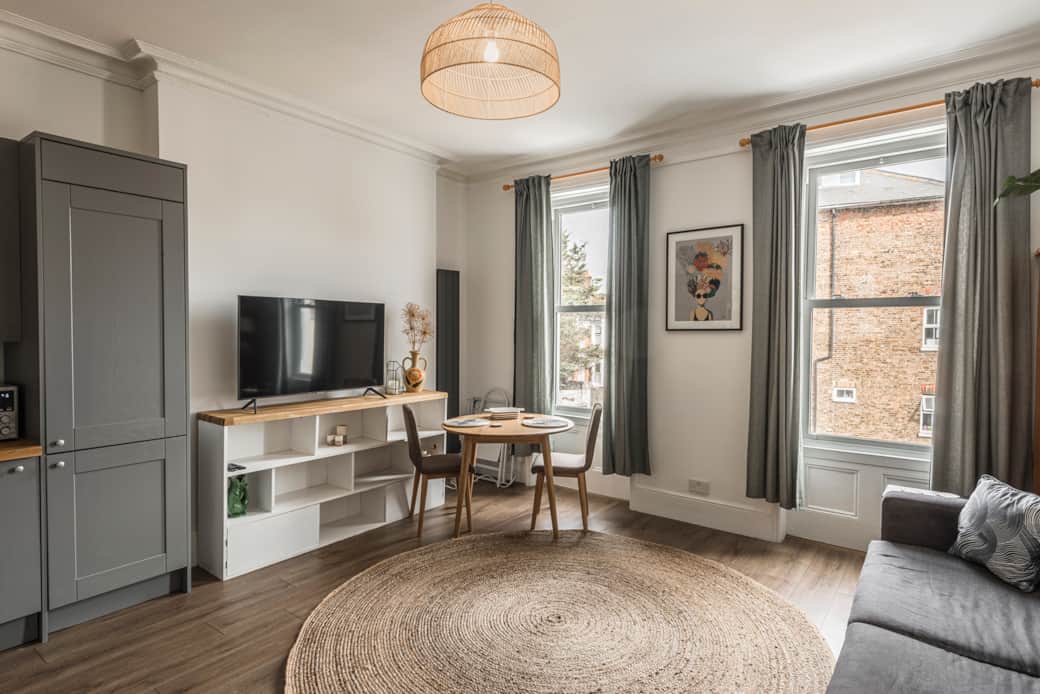 Rock Pool Reach Modern one bed apartment with parking Apartment in