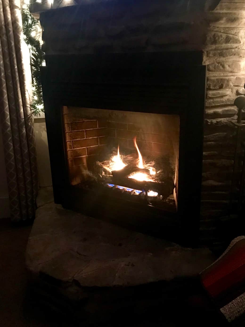 Elevation Vacation Rentals - Snowed Inn - Cozy Gas Fireplace Elevation Vacation Rentals - Snowed Inn - Cozy Gas Fireplace