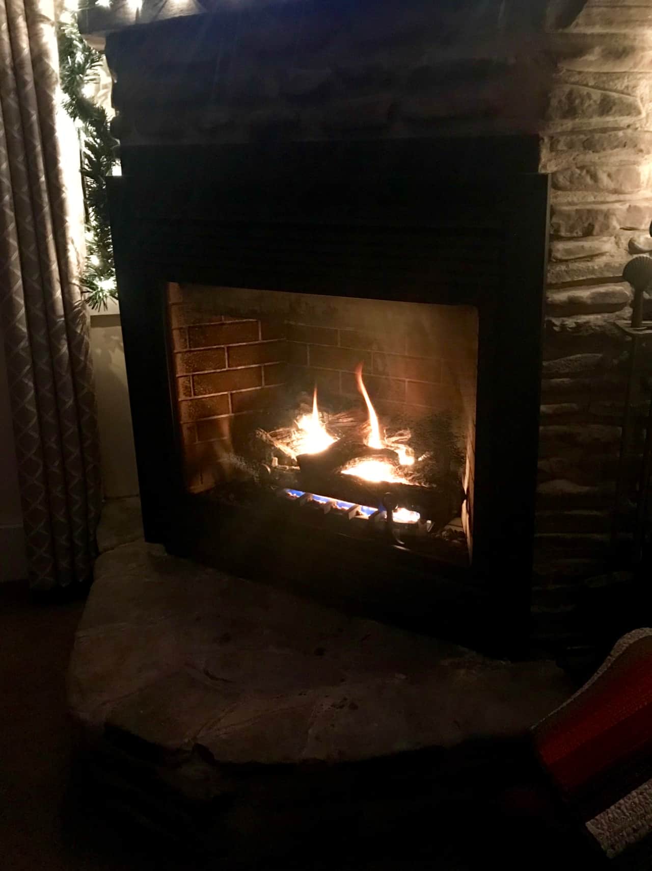 Elevation Vacation Rentals - Snowed Inn - Cozy Gas Fireplace