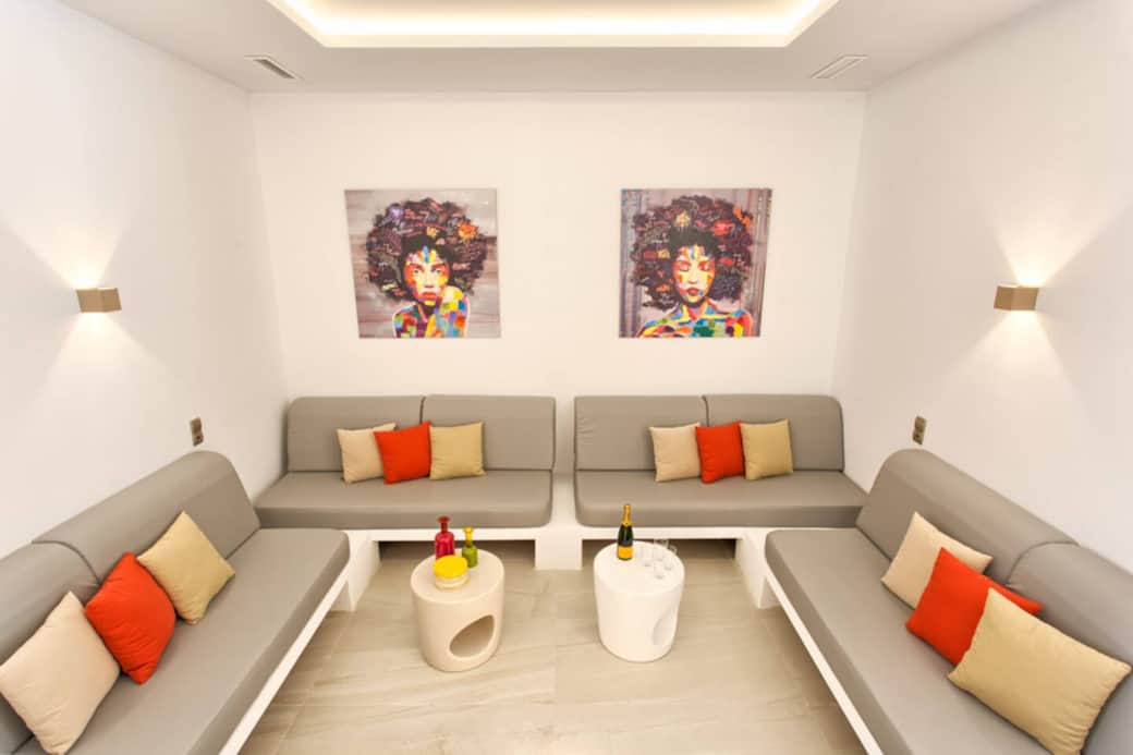 Lounge/Disco/Cinema room
4 sofa beds for a total capacity of 14 guest (short stays)