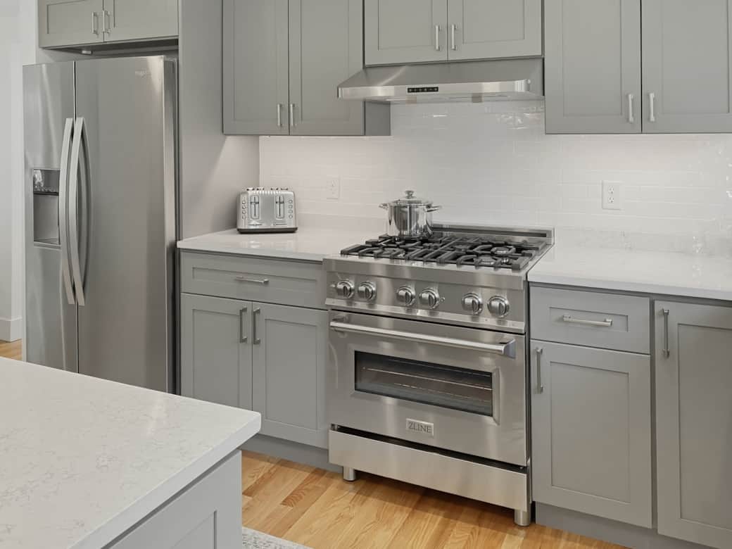 Dual fuel range, dishwasher, disposal, microwave oven. Dual fuel range, dishwasher, disposal, microwave oven.