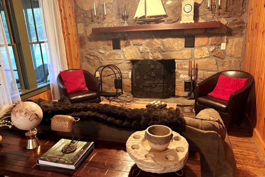 Fire Place Room with Fold out sofa Bed Fire Place Room with Fold out sofa Bed