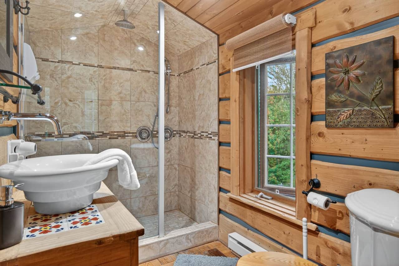 Bathroom (shower)