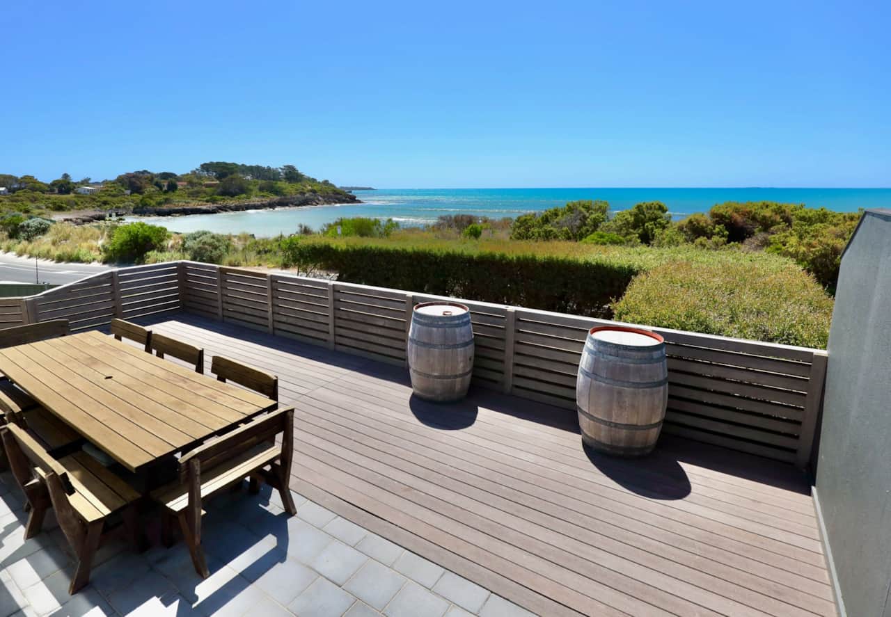 Robe Accommodation Robe on the Beach Sleeps 10