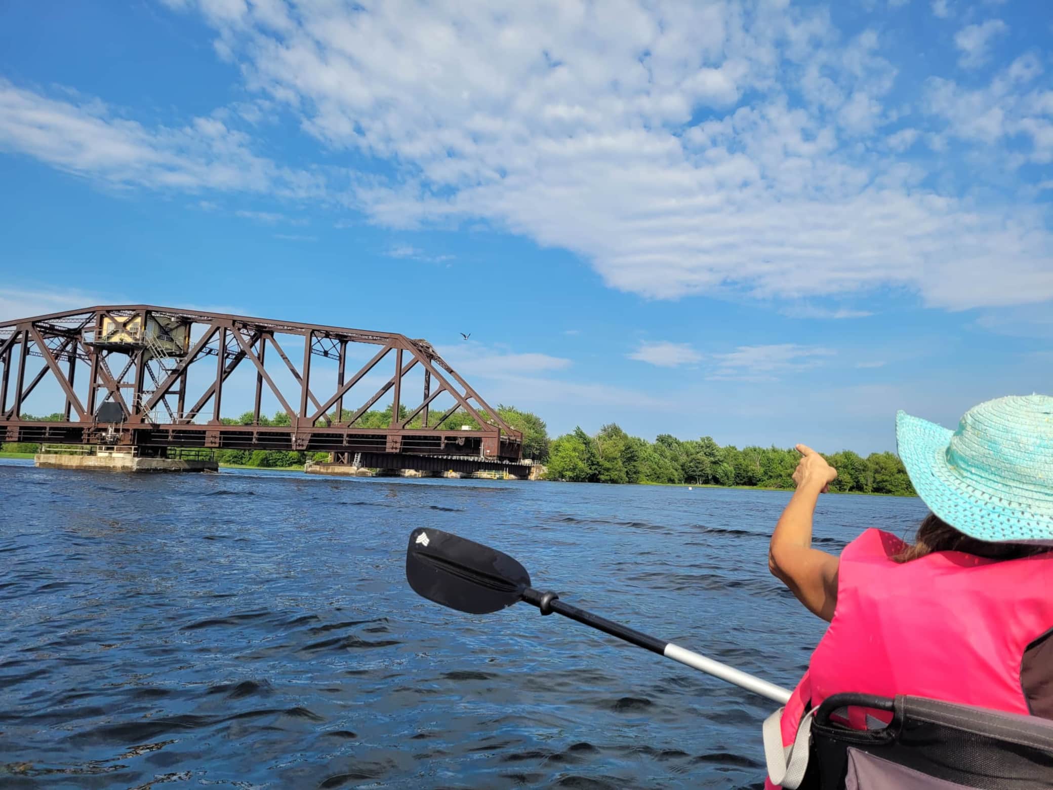 Pont tournant près de la marina