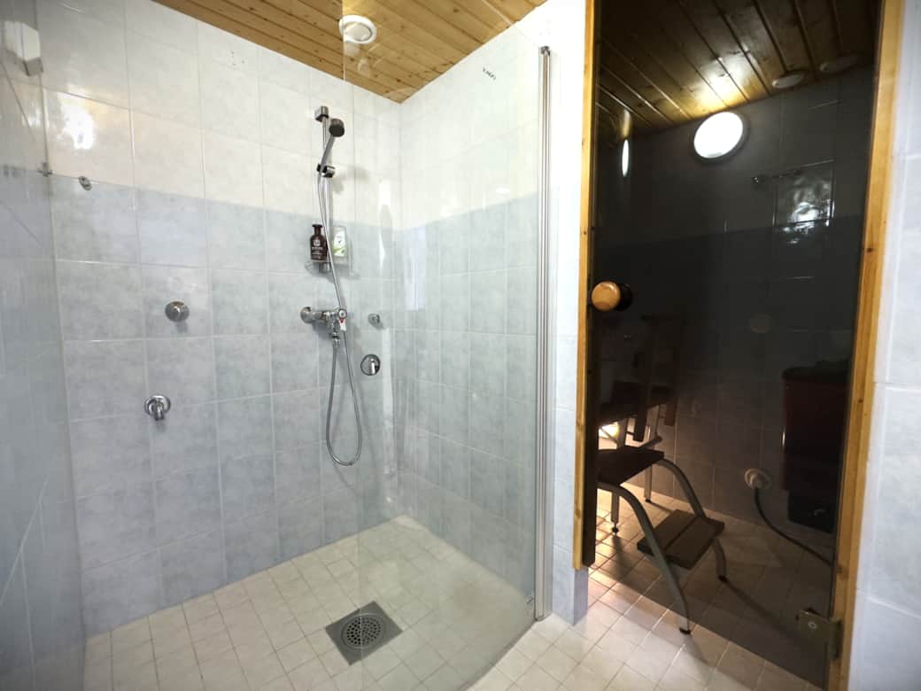 The apartment has a bathroom with a sauna. The apartment has a bathroom with a sauna.