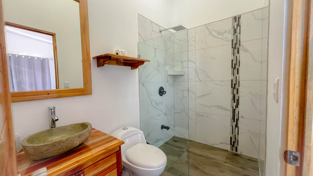 BATHROOM 1