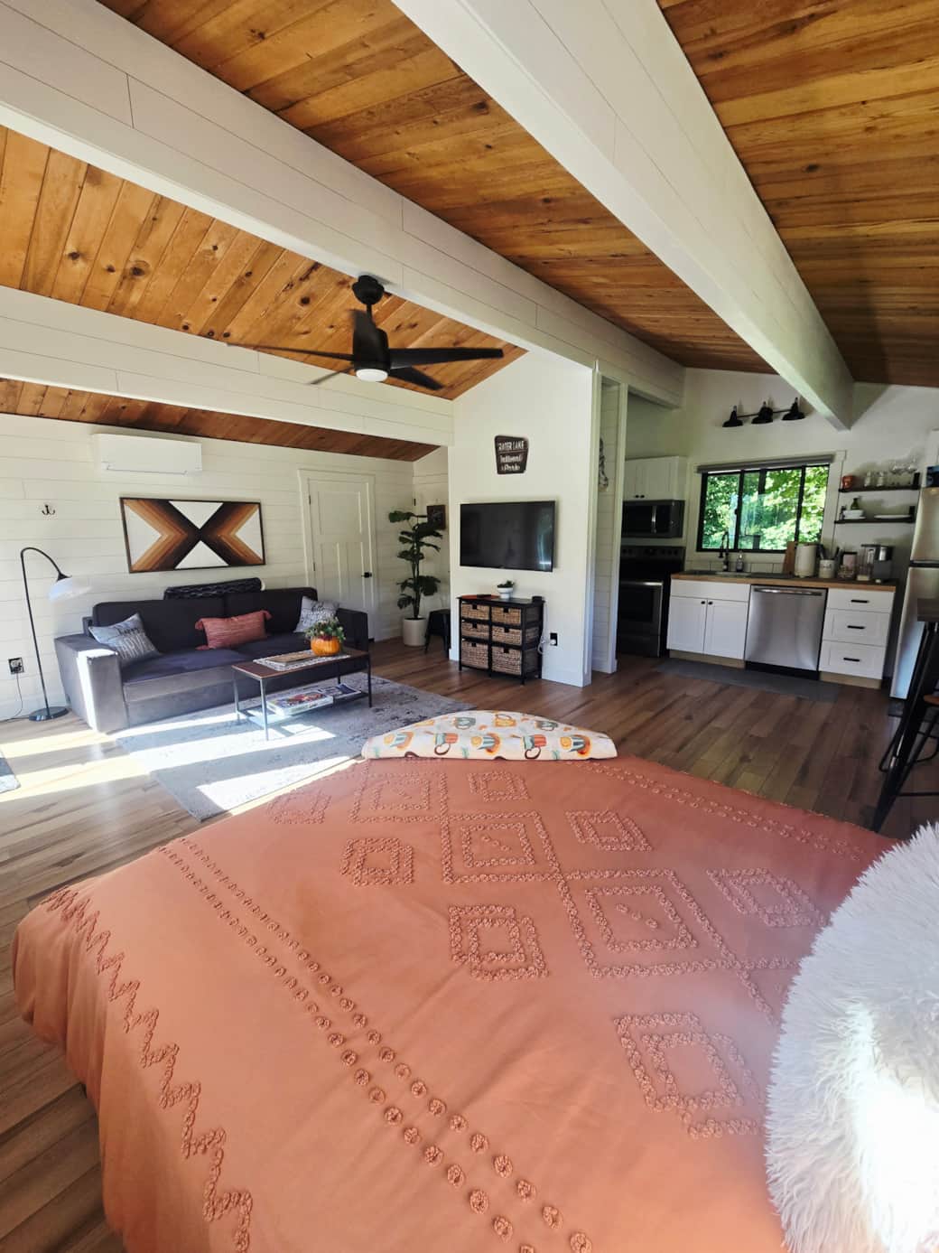 Rest here with a cozy queen and queen fold out couch!!