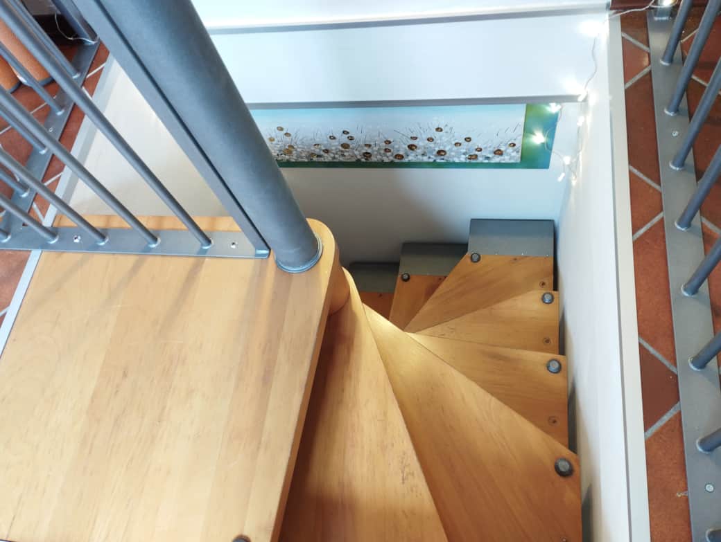 The spiral staircase has been optimized to ensure maximum safety.